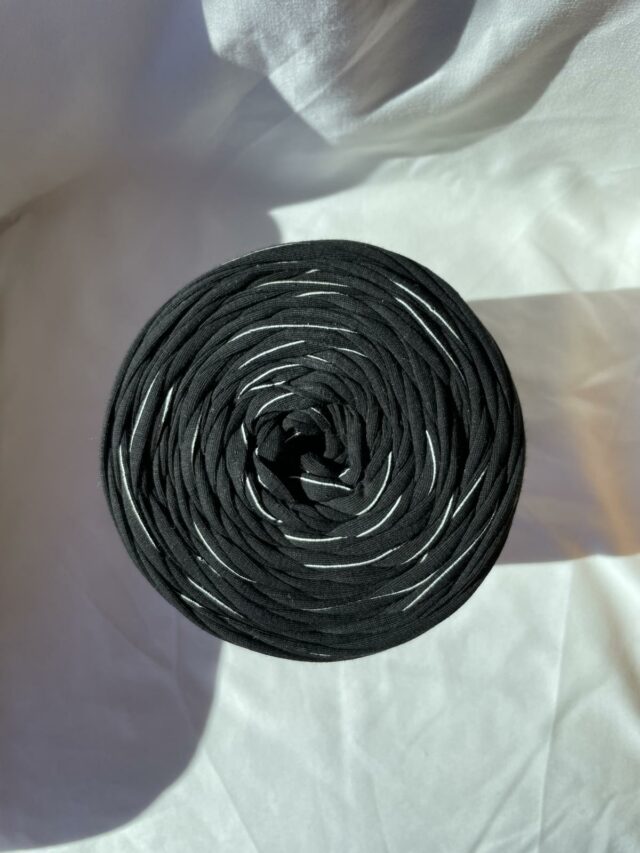 Garnfarbe Black White Striped