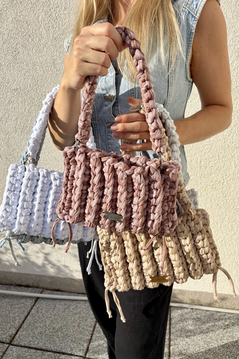 Handgehäkelte CHOLLENTI Positano Handtasche aus recyceltem T-Shirt-Garn